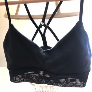 Alo lush bra in black glossy size small